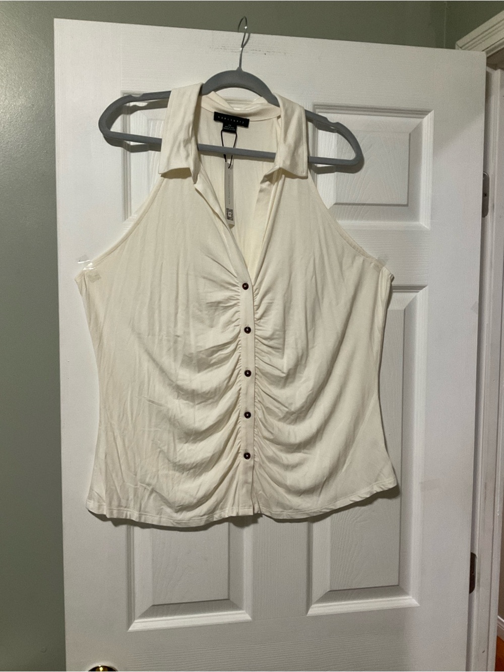 Sanctuary Cream Sleeveless Ruched Button-Front Collared Tank